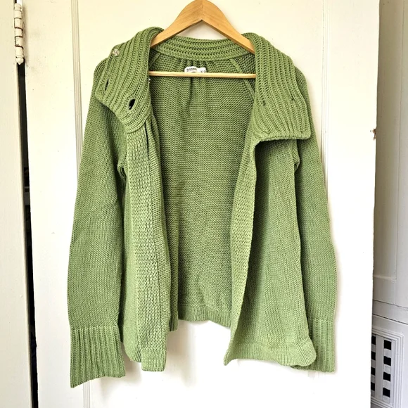 Old Navy 2 button shawl (M) - Picture 3 of 9